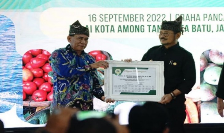 Foto : Kontak Tani Nelayan Andalan (KTNA) Nasional memberikan apresiasi kepada Menteri Pertanian Syahrul Yasin Limpo (Mentan SYL) .