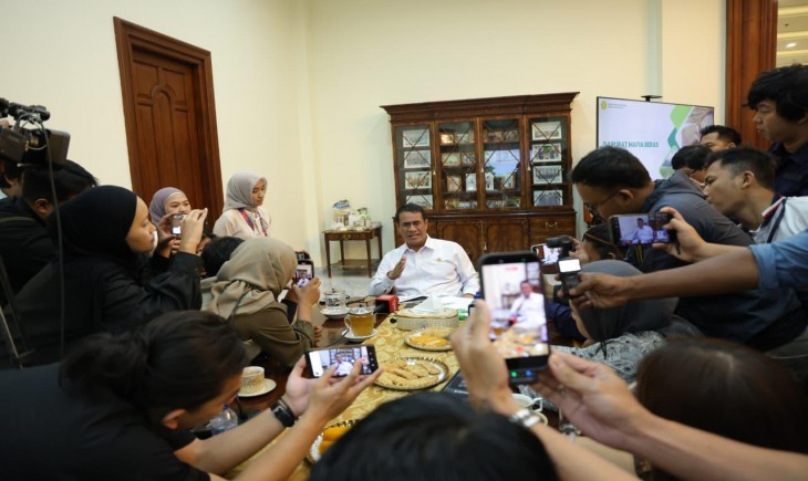 Mentan Amran saat doorstop bersama wartawan di Jakarta, Jumat (31/7/2026). (Foto : Kementan)