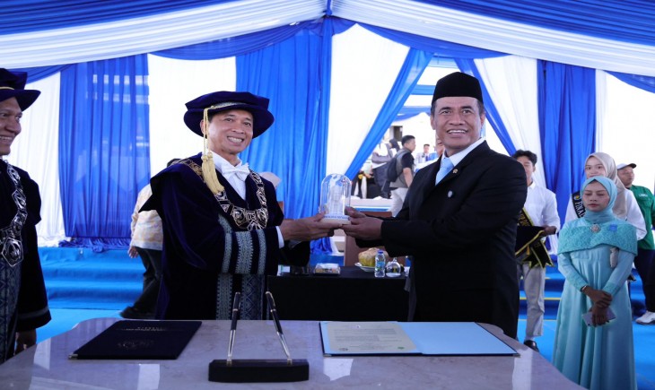 Menteri Pertanian (Mentan) Andi Amran Sulaiman menghadiri prosesi wisuda ITS, Minggu (19/4/2026). (Foto : Kementan)