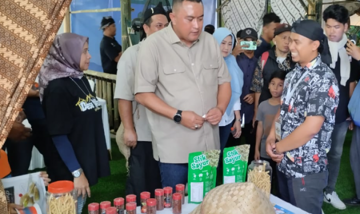 Foto: Bupati Bogor Rudy Susmanto menutup rangkaian kegiatan Festival Desa Wisata di ajang Kabogorfest 2025 yang digelar Minggu (15/6/25) di Stadion Pakansari Cibinong.