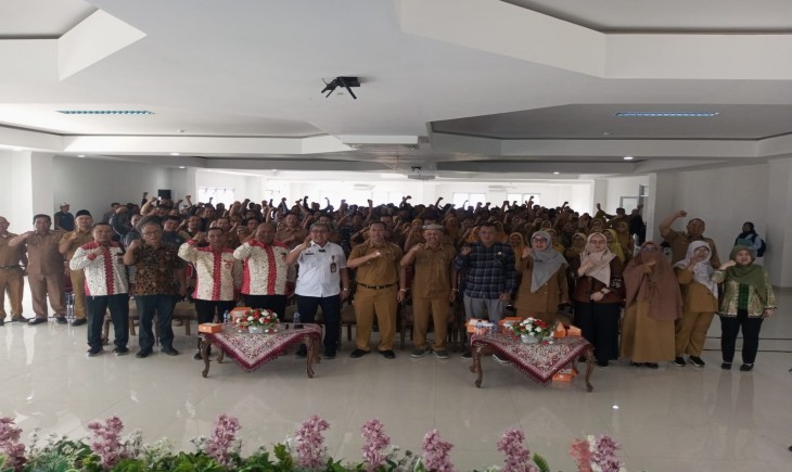 Kegiatan berlangsung secara hybrid dari Aula Sekretariat Daerah Kabupaten Kuningan dan disiarkan langsung melalui YouTube “Penyuluhan Pertanian” serta Zoom Meeting, (22/07/2025). (Dok. Kementan)