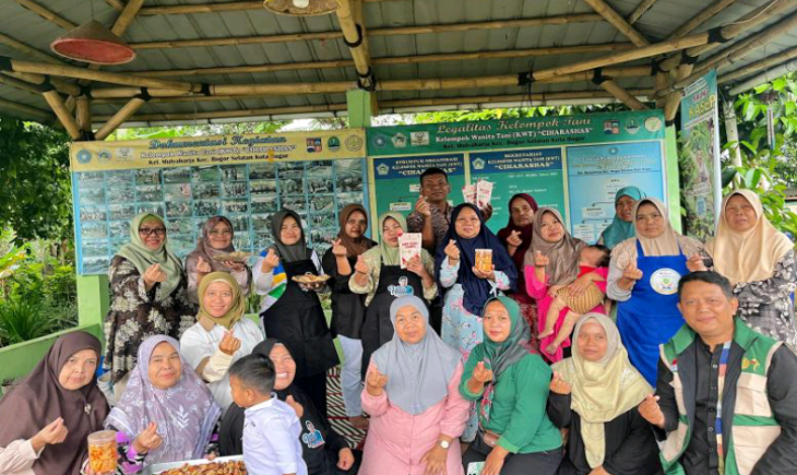 Foto: Peningkatan Nilai Tambah Cabai Menjadi Keripik Cabai sebagai Bagian Sosioentrepreneur bagi Ketahanan Pangan Keluarga di RW 01 dan KWT Ciharashas, Keluarahan Mulyaharja.