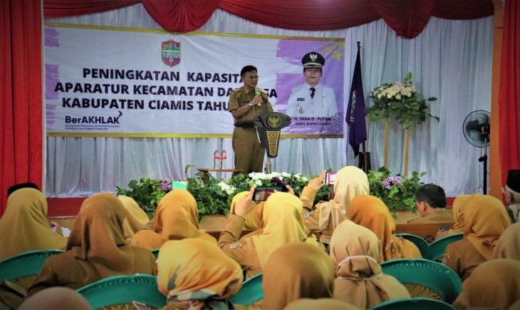 Bupati Ciamis Herdiat Sunarya saat menghadiri acara peningkatan kapasitas ASN bertempat di GOR Desa Sindangkasih Kecamatan Sindangkasih (PROKOPIM CIAMIS)