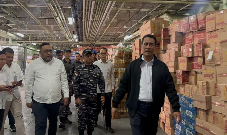 Mentan Amran Kirimkan Bantuan Bencana Sumatra dengan KRI Banda Aceh. (Foto: dok. Kementan)