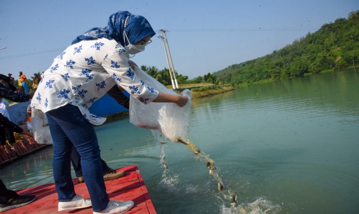 Bupati Purwakarta Anne Ratna Mustika dorong peningkatan produksi air tawar. (Diskominfo Purwakarta)