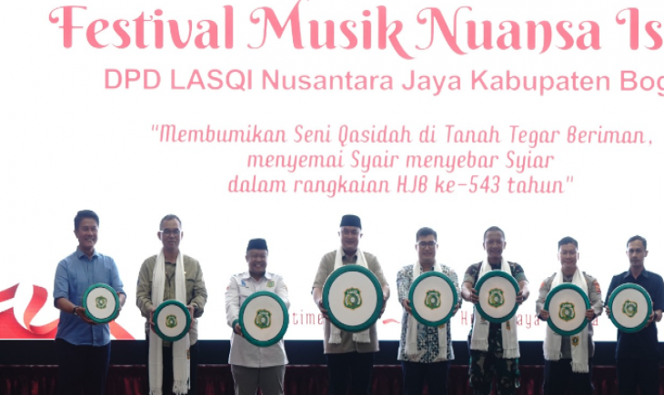 Foto: Bupati Bogor, Rudy Susmanto saat membuka acara Festival Musik Nuansa Islam, di Auditorium Sekretariat Daerah, Cibinong, Selasa (24/6).