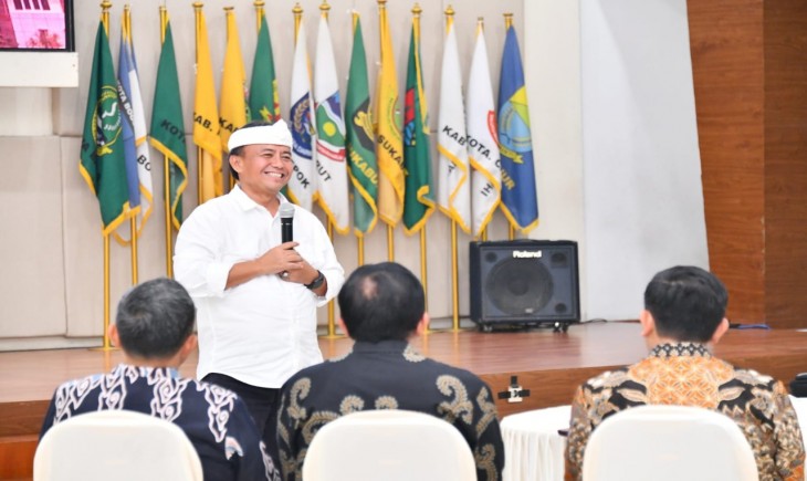 Foto: Sekda Jabar Herman Suryatman menghadiri acara pembukaan Pelatihan Kepemimpinan Nasional Tingkat II Angkatan IV Tahun 2025, di Kampus BPSDM Provinsi Jawa Barat, Kota Cimahi, (14/4/2025).