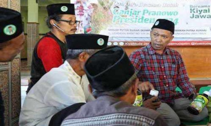 Gus Ali Baidlowi, di sela-sela pengajian Tanam Padi Organik di Komplek Yayasan Pendidikan Putra Buana, Ngunut, Kabupaten Tulungagung. (beritajatim.com)
