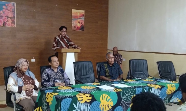Dr. Samson Viulu, Sekretaris Permanen Kementerian Pertanian dan Peternakan Solomon Islands saat menerima tim Advance dari Kementerian Pertanian RI, pada Selasa, 22 Oktober 2024. (Foto: Dok. Kementan)