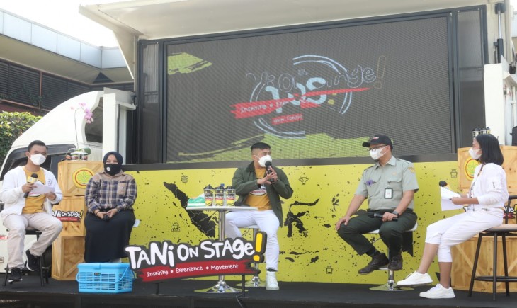 Foto : Talkshow Tani On Stage (TOS), di Areal Lapangan Parkir Gedung Kementan.