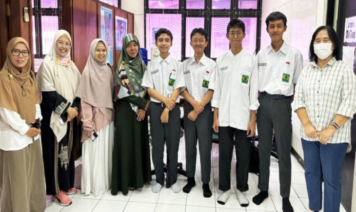 SMAIT Al Kahfi Bogor mengikuti kegiatan di Laboratorium Mikrobiologi Kelautan, Departemen ITK (Istimewa)