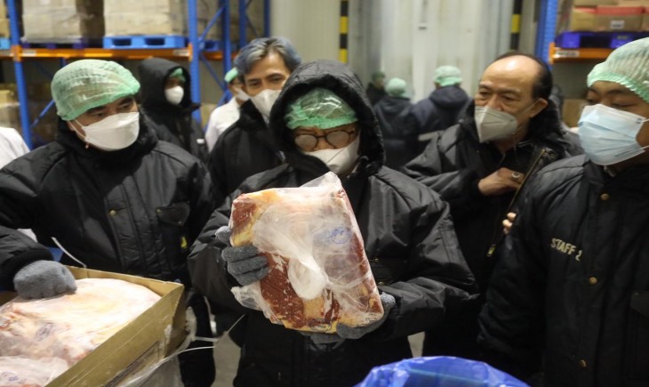 Foto : Menteri Pertanian, Syahrul Melakukan Inspkesi ke Cold Storage atau Tempat Penyimpanan Daging Beku Milik PT. Indoguna Utama, Jakarta Timur.
