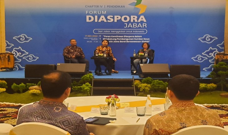 Pemda Provinsi Jabar menggelar Forum Diaspora Jabar Chapter IV bertema “Peran Kemitraan Diaspora dalam Mendukung Pembangunan Sumber Daya Manusia Jawa Barat Berwawasan Global” (17/12/2024). (Foto: Dok. Humas Jabar)