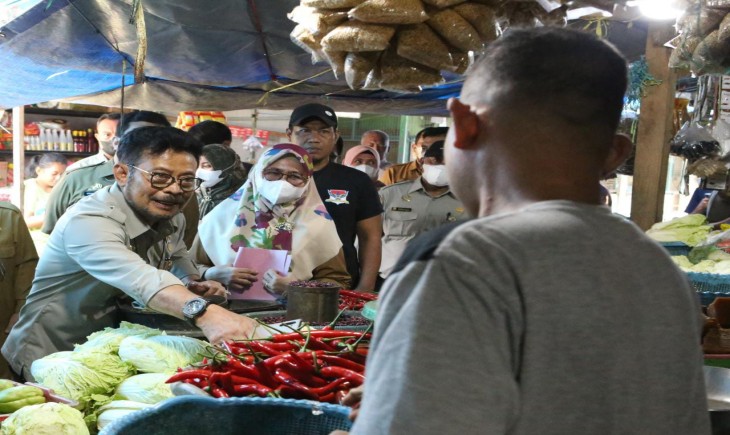 Foto : Mentan SYL Sidak ke Pasar Pabaeng-baeng, Kota Makassar.