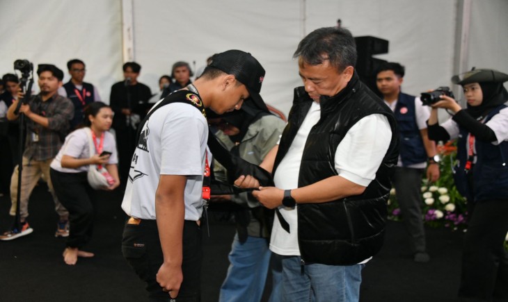Sekda Jabar Herman Suryatman menghadiri West Java Youth Camp 2024 dalam rangka memperingati Hari Antikorupsi Sedunia (Hakordia) 2024 di Sari Ater Campervan Park, Kabupaten Subang, Sabtu (16/11/2024).(Foto: Rizal Fs/Biro Adpim Jabar)