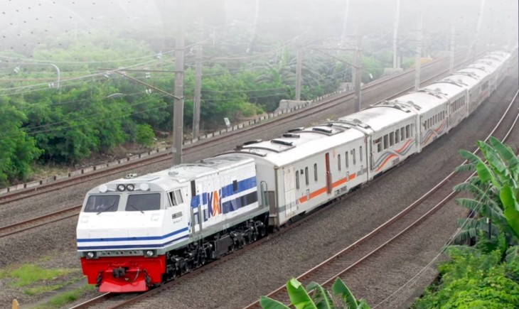 Makin ramah lingkungan, seluruh lokomotif KAI gunakan Biosolar B40. (Foto : IG @kai121_)