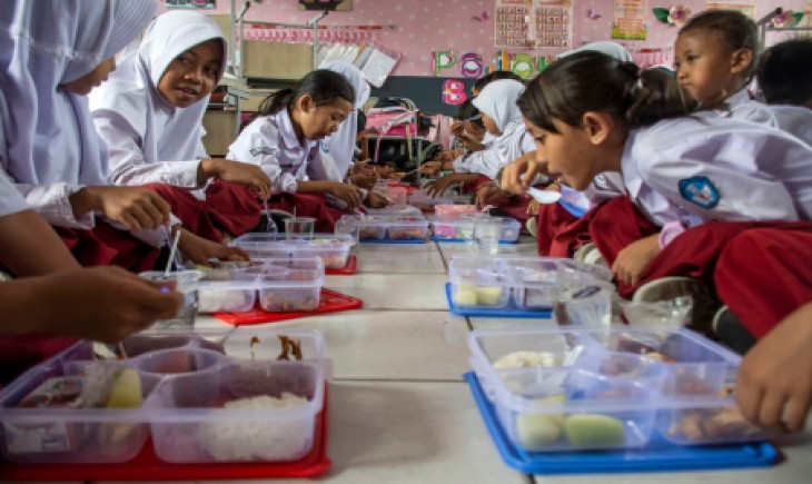Wamendagri minta MBG di balikpapan dikelola transparan dan profesional.