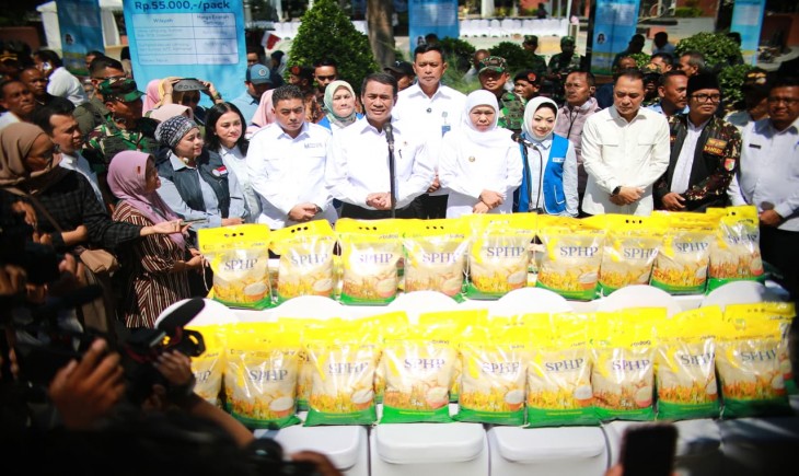 Gerakan Pangan Murah Serentak di Jawa Timur, Dengan Rp55 Ribu Warga Bisa Bawa Pulang Beras 5 Kg.(Foto: dok. Kementan)