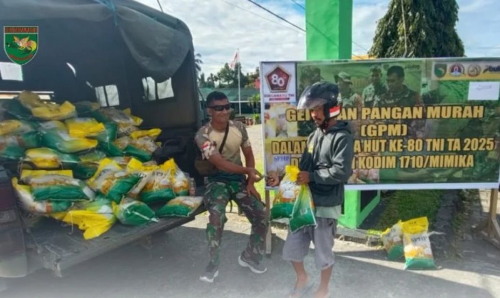 Kodim 1710/Mimika melaksanakan Gerakan Pangan Murah (GPM) beras SPHP. (Foto : Instagram @kodam17)
