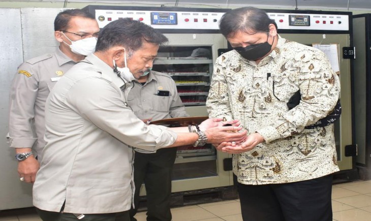 Foto : Mentan SYL Didampingi Menko Perekonomian Saat Mengunjungi Balai Penelitian Ternak, Ciawi, Bogor.