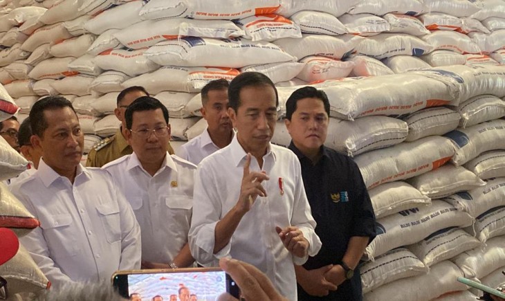 Presiden Joko Widodo saat mengecek ketersediaan beras di Dramaga
