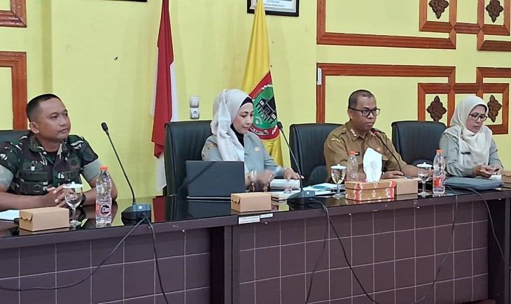 Kepala BPPSDMP Idha Widi Arsanti selaku Penanggung Jawab Program UPSUS Antisipasi Darurat Pangan Nasional di Provinsi (Kalsel) menggelar Rapat Koordinasi (Rakor) sekaligus mengevaluasi pemanfaatan pompa dan PAT di Provinsi Kalsel. (Dok. Kementan)