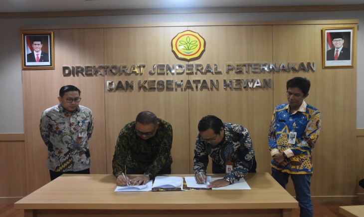Penandatanganan Nota Kesepahaman antara Balai Besar Veteriner Farma Pusvetma (BBVF Pusvetma) dan PT Vaksindo Satwa Nusantara yang berlangsung di Jakarta pada Jumat (6/12). (Foto: Dok. Kementan)