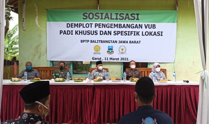 Foto : Sosialisasi Varietas Unggul Baru (VUB) Padi Khusus dan Spesifik Lokasi Berbasis Teknologi Pertanian Ramah Lingkungan Yang Diperkenalkan Oleh Balai Pengkajian Teknologi Pertanian (BPTP) Jabar.