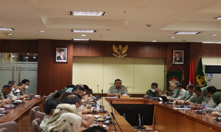 Foto : Dirjen Perkebunan Andi Nur Alam Syah, saat Memberikan Arahan pada rapat dalam Rangka Mengembalikan Kejayaan Perkebunan Indonesia, Perkebunan Bioindustri.