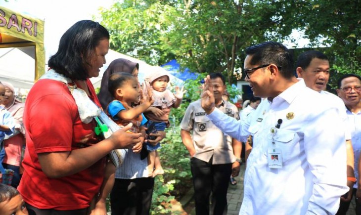Pemkot Tangerang menyalurkan bantuan pangan segar dan bergizi di Posyandu Kenanga, Kelurahan Selapajang Jaya, Kecamatan Neglasari, Rabu (30/4/2025). (Foto : PPID Kota Tangerang)