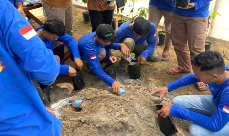 Foto: Kegiatan pelatihan penyemaian dan sambung pucuk tanaman alpukat.