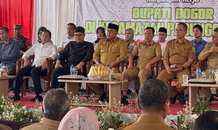 Foto: Bupati Bogor Rudy Susmanto dalam kunjungan kerja di Parungpanjang, Kabupaten Bogor, Jawa Barat, Kamis (8/5/2025).