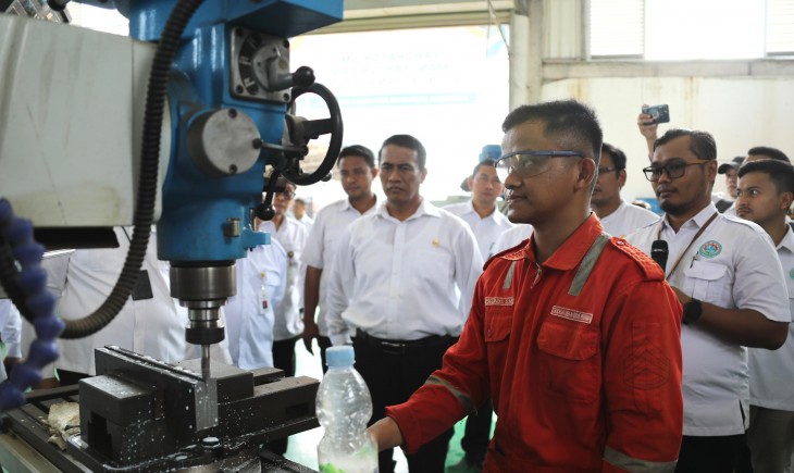 Mentan Andi Amran Sulaiman mengajak mahasiswa Politeknik Enjinering Pertanian Indonesia (PEPI) untuk menjadi penggerak utama inovasi dan pencipta lapangan kerja di sektor pertanian modern. (Foto: Dok. Kementan)