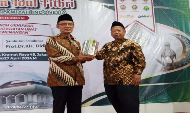 Hadiri Silahturahmi Idul Fitri, Haedar Nashir Ajak Dewan Dakwah Rancang Agenda Strategis Bersama. (Foto: Dok. Dewan Dakwah Islamiyyah Indonesia)