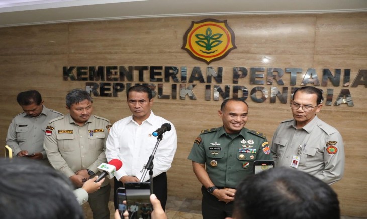 Mentan pada acara Penandatangan Nota Kesepahaman dan Kerjasama Kementan dengan TNI dalam Optimasi Lahan Rawa di Auditorium Kementan, Senin, (4/3/2024). (Foto: Dok. Kementan)