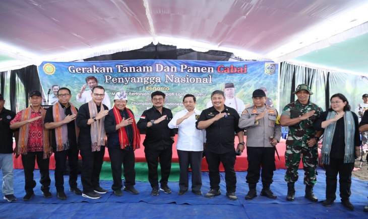 Mentan SYL melakukan panen dan tanam cabai di hamparan lahan 25 hektare di Lombok Timur.