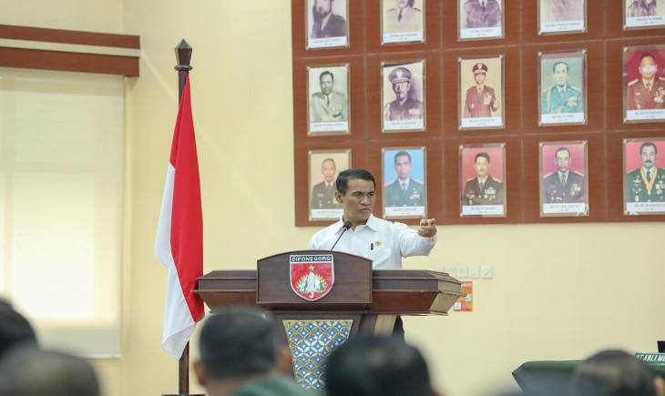 Mentan Amran usai Rapat Koordinasi Optimalisasi Lahan Melalui Pompanisasi di Aula Makodam IV/Diponegoro, Semarang. (Foto: Dok. Kementan)