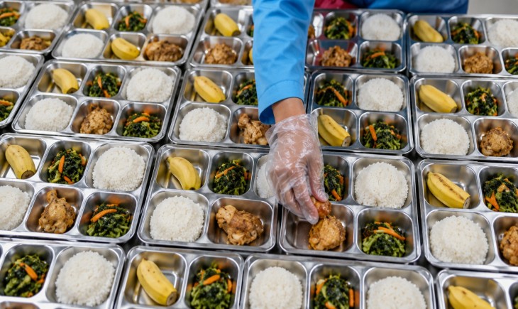 Pemerintah mempersilakan masyarakat menyampaikan kritik terhadap program Makan Bergizi Gratis (MBG).