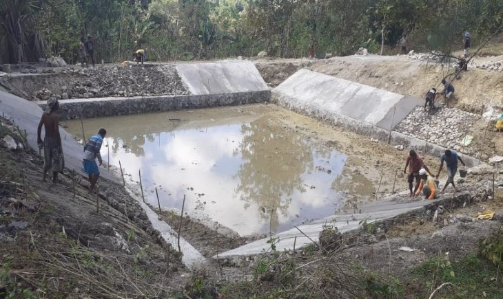 Foto : Embung Direalisasikan Untuk Kelompok Tani Baikfeu di Desa Lotas.