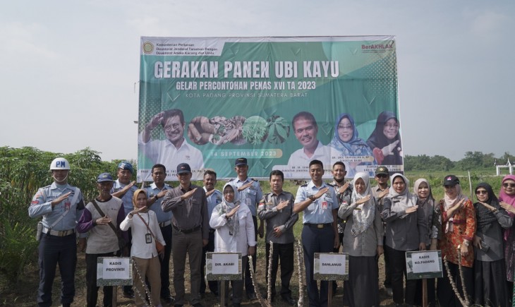Direktorat Akabi melakukan gerakan panen ubi kayu, di Kota Padang Sumatera Selatan, kamis (14/09/2023).
