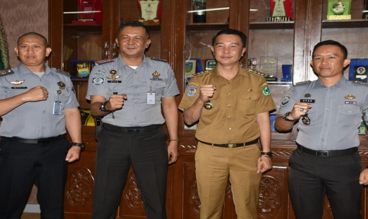 Bupati Rejang Lebong, Muhammad Fikri, menerima audiensi Kepala Lapas Kelas IIA Curup, David Rosehan, Senin (1/8/2025). (Foto : Pemkab Rejang Lebong)