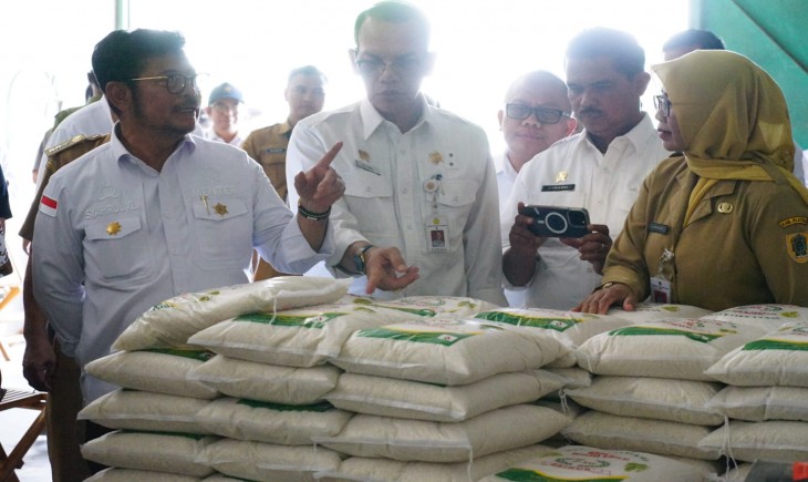 Foto : Pasokan beras di Pasar Induk Beras Cipinang (PIBC), Jakarta Timur .