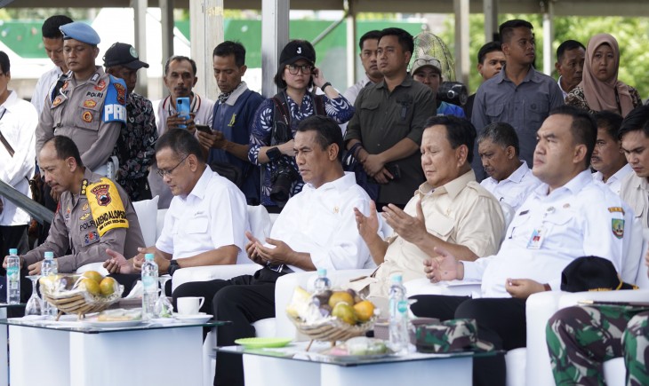 Menhan Prabowo Subianto bersama Mentan Andi Amran Sulaiman disambut 35 ribu petani di Kabupaten Blora, Jawa Tengah. (Foto: Dok. Kementan)