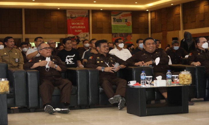Foto : Mentan dalam Acara Pembinaan Pegawai dan Launching Corporate Identity.