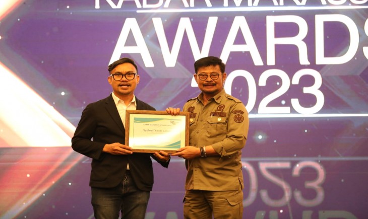 Mentan SYL dianugerahi penghargaan utama Kabar Makassar sebagai tokoh Sulawesi Selatan yang berpengaruh di tingkat nasional. (Dok. Kementan)