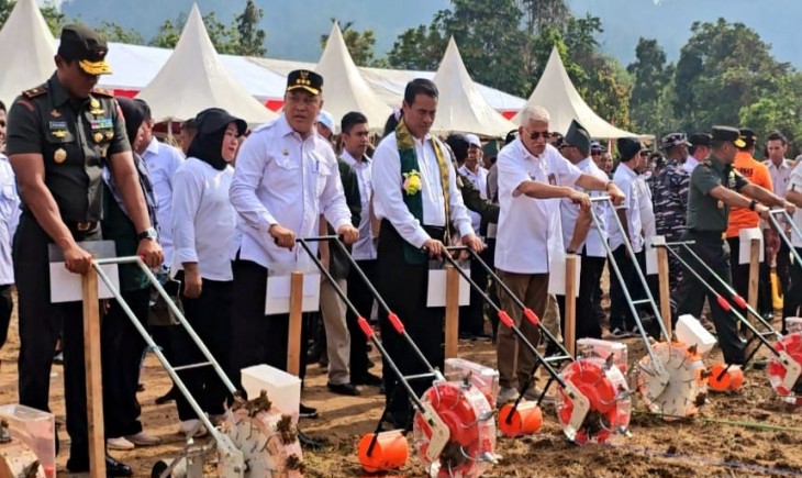 Mentan RI, Andi Amran Sulaiman melakukan kunjungan kerja ke Konawe Utara, Sulawesi Tenggara hari ini, Rabu, 10/01/24. (Foto : Dok. Kementan)