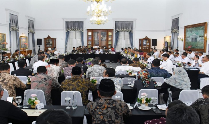 Pj Gubernur Jabar Bey Machmudin menerima jajaran Komisi II DPR RI dalam kunjungan kerja spesifik terkait kesiapan penyelenggaraan Pilkada Serentak Tahun 2024 di Gedung Negara Pakuan, Kota Bandung, Rabu (13 /11/2024).(Foto: Yogi Prayoga/Biro Adpim Jabar)