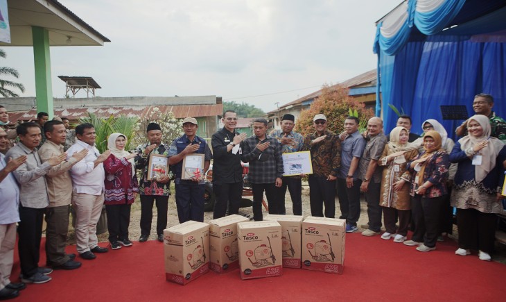 Foto : Ditjen Prasarana dan Sarana (PSP) Menyalurkan Bantuan Program Alat dan Mesin Pertanian.