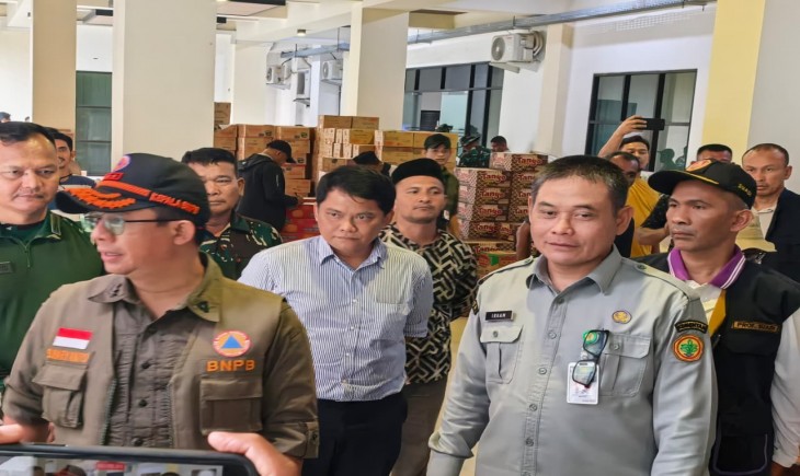 Peninjauan proses distribusi bantuan kemanusiaan Kementan Peduli di Pelabuhan Krueng Geukueh, Lhokseumawe, Aceh, Sabtu (13/12/2025). (Foto: dok. Kementan)