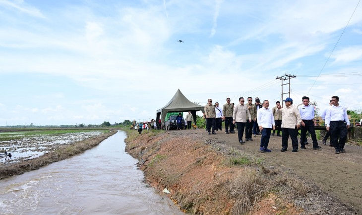 Water Management, Salah Satu Kunci untuk Meningkatkan Produktivitas Tanaman Padi. (Sumber:
Biro Pers, Media, dan Informasi
Sekretariat Presiden)